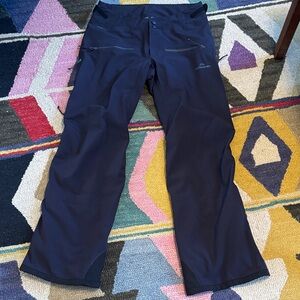 Women’s Kathmandu ski 🎿 or snowboard 🏂 pants. 12 EUC softshell